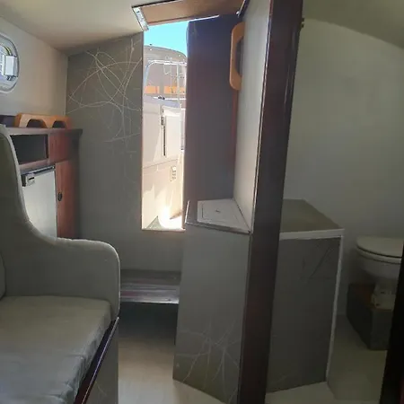 Botel Location A Quai , Camp Naturiste Cap D'agde *